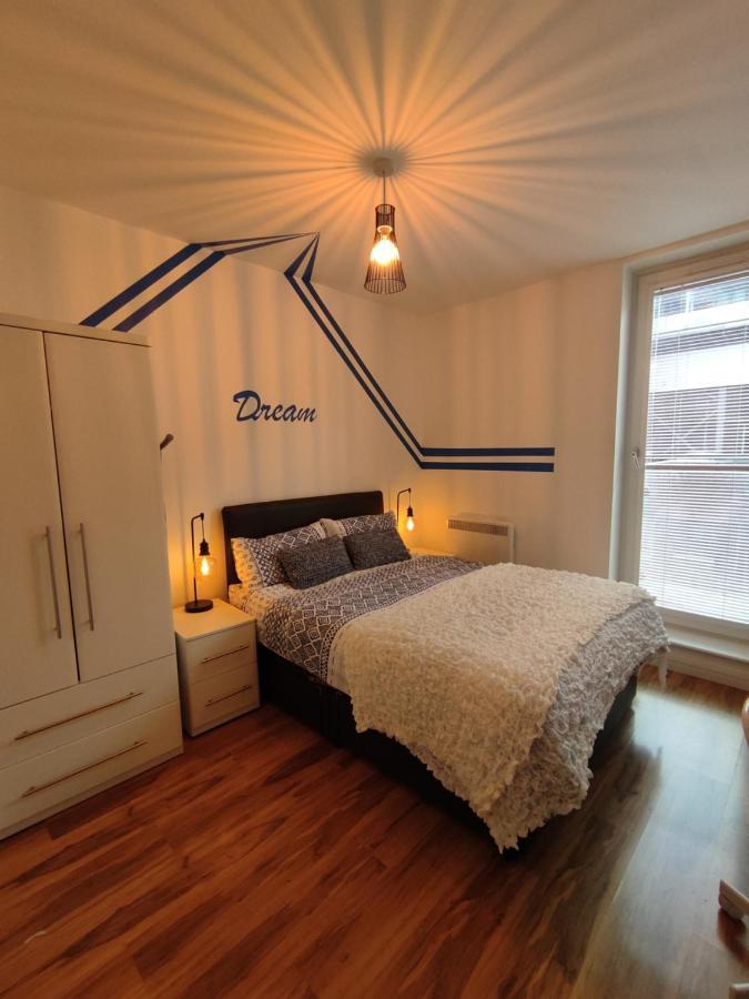 Apartment Blue Escape--lovely 2beds 1bath With Free Parking *